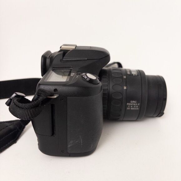 Pentax *ist DS Digital Camera with 35-80 Lens - Picture 5 of 7